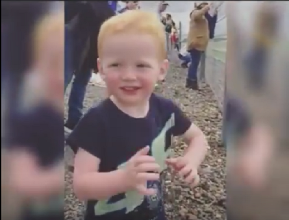 Mališa pao u trans kada je video Rosija! (VIDEO)