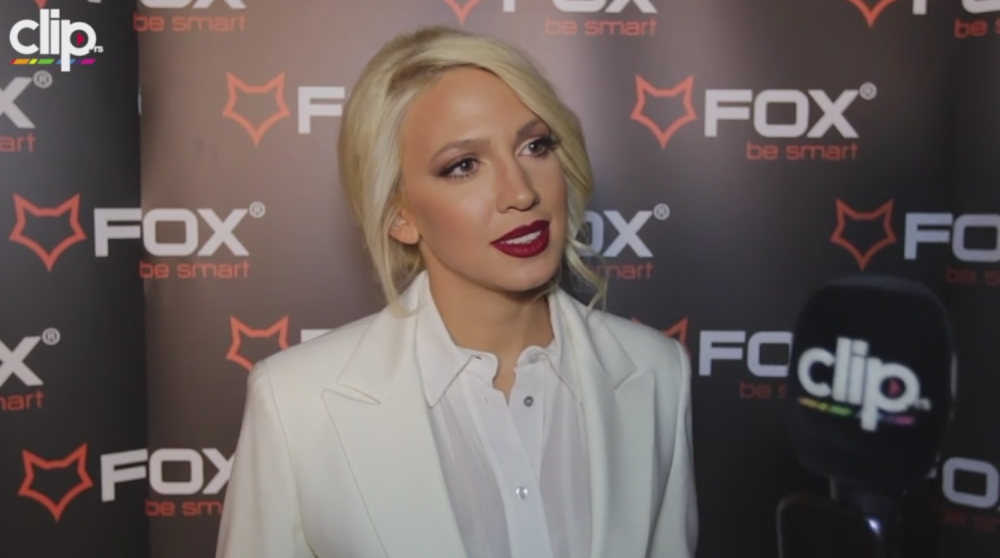 Mlađa sestra Milice Todorović liči na Šakiru! (FOTO)