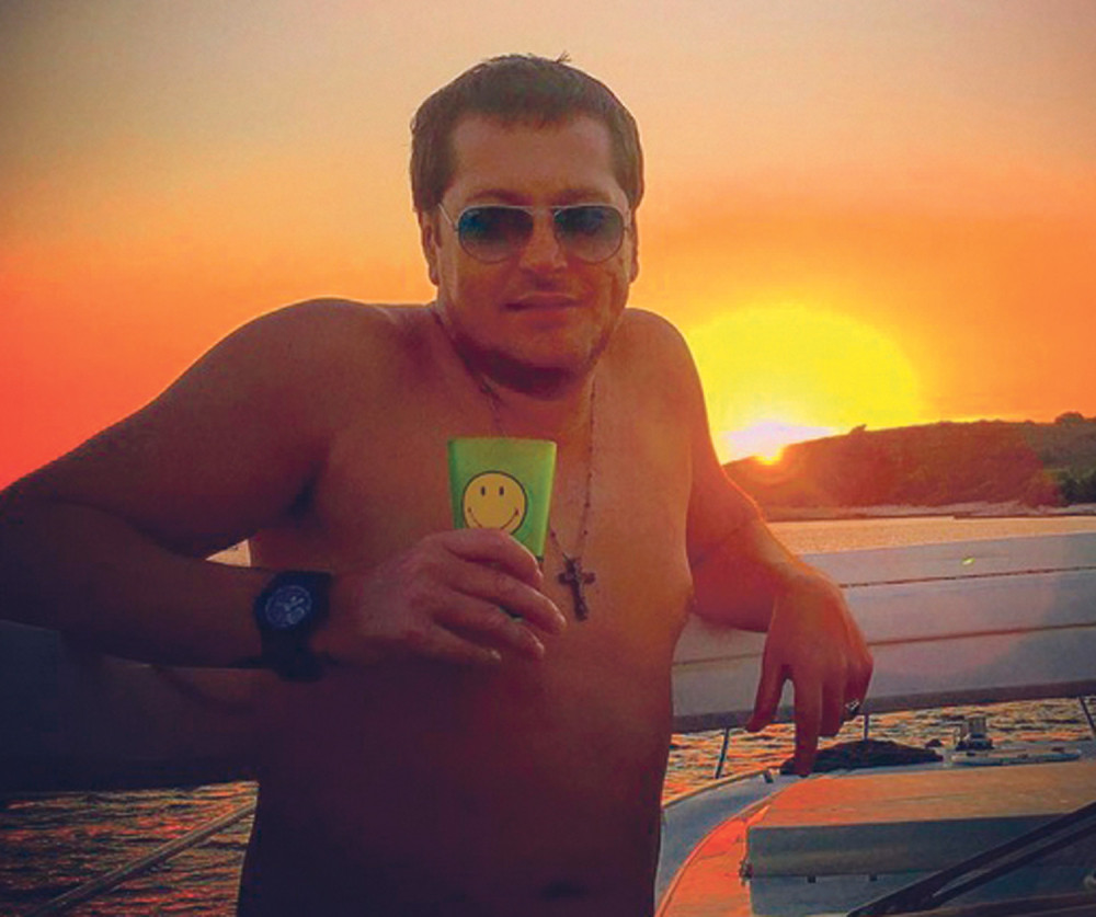 Pejović se ne odvaja od čaše