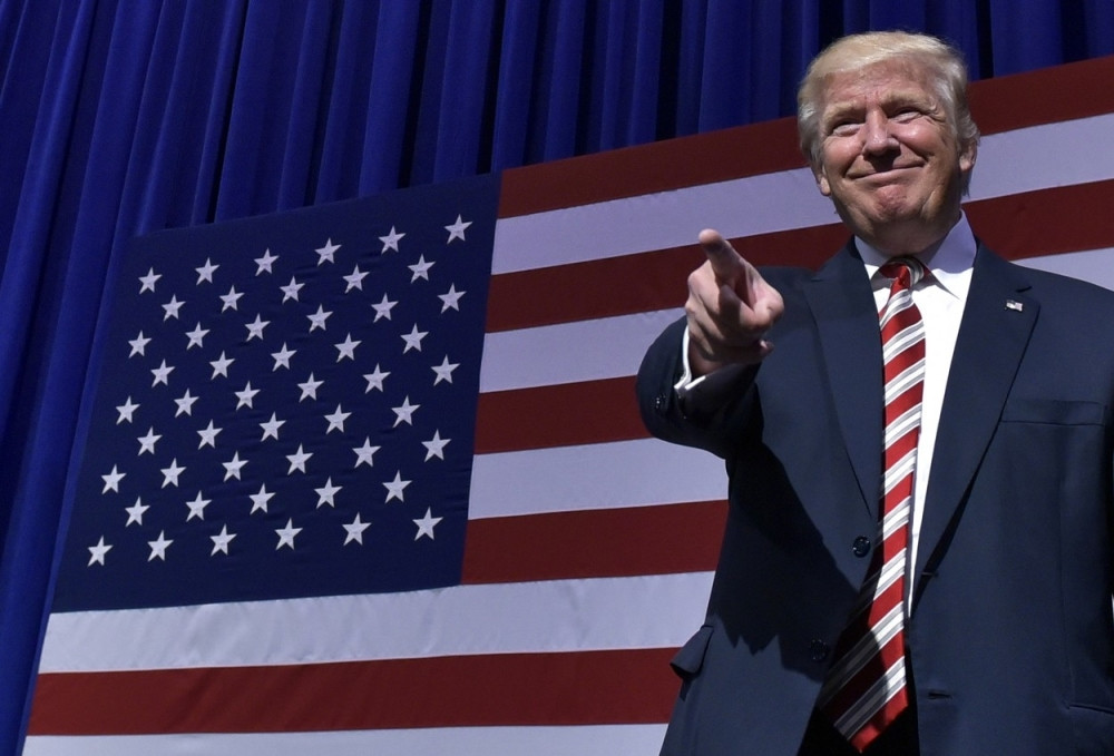 Donald Tramp kao robot u zabavnom parku