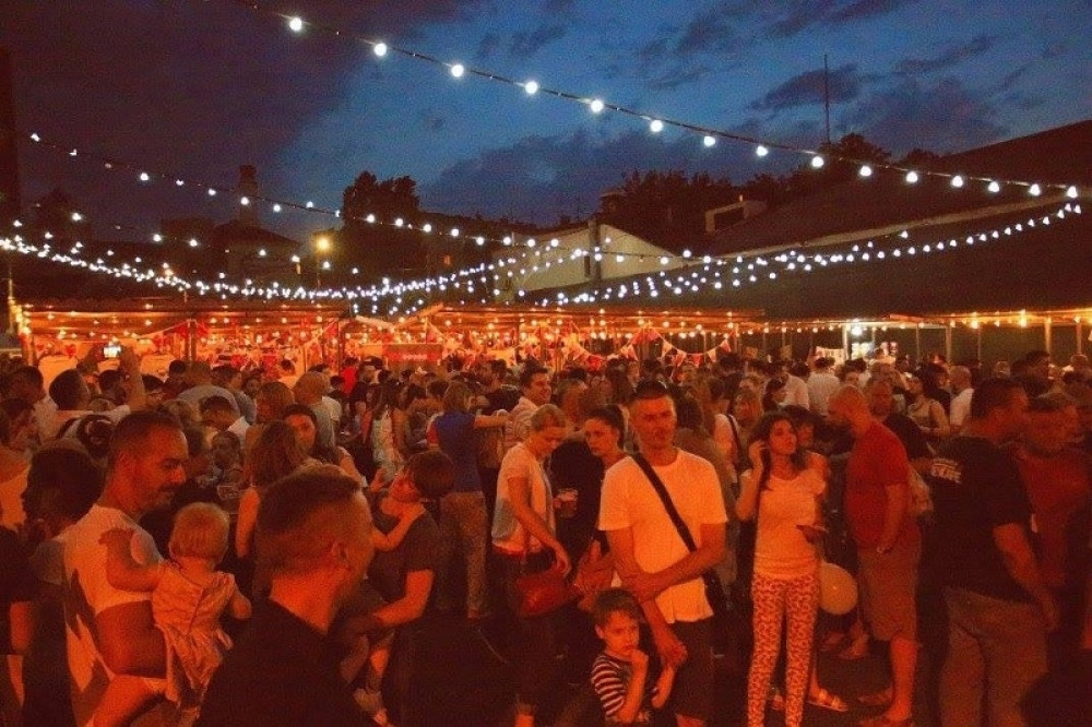 Noćni market na pijaci u bloku! (FOTO)