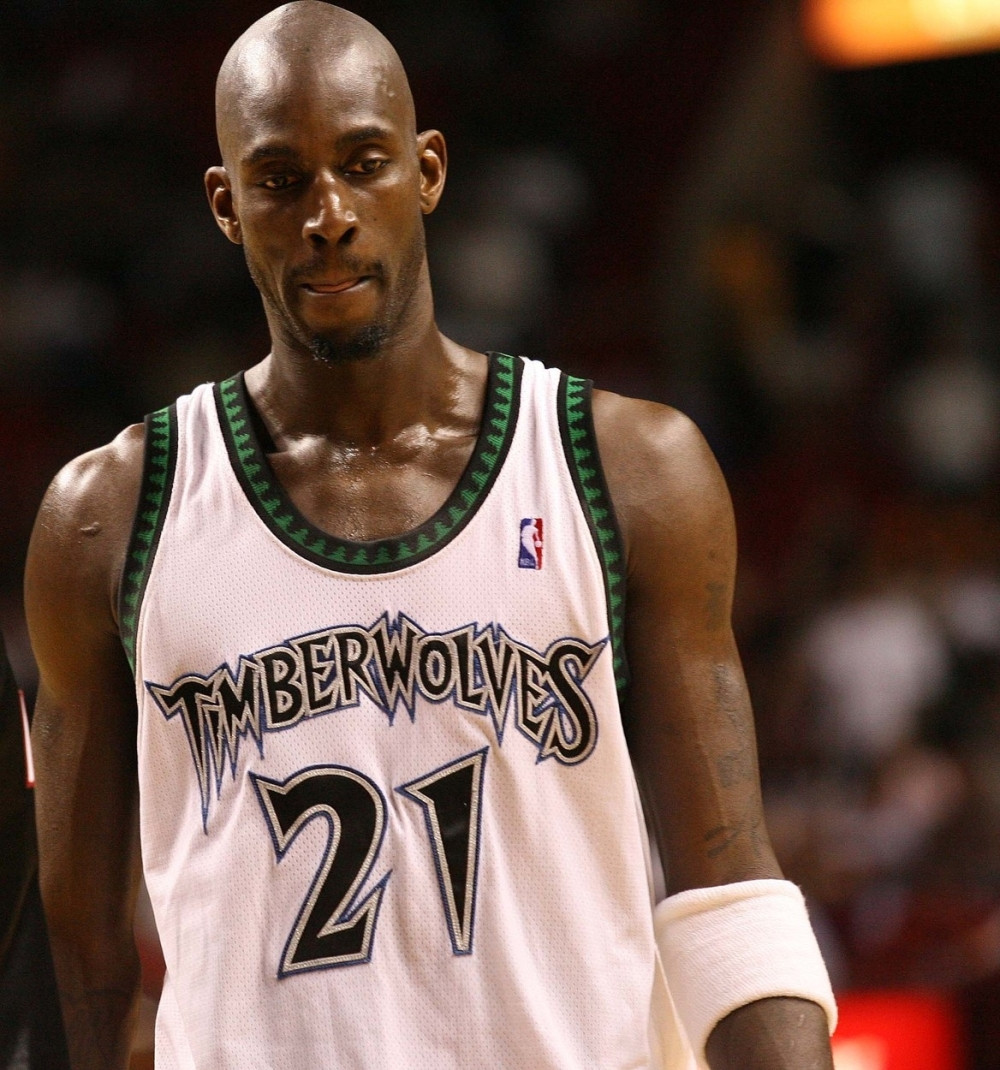 Maskota čuvenog NBAligaša nema neko zmijsko telo, ali SAMO ON je mogao  da izazove ovakvu reakciju Kevina Garneta! (VIDEO)