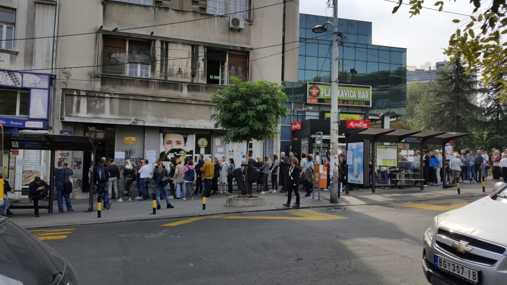 Redovi za glasanje u Beogradu i Novom Sadu