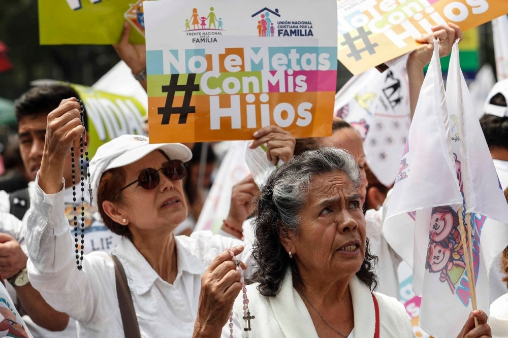 Na protestu protiv istopolnih brakova stotine hiljada ljudi