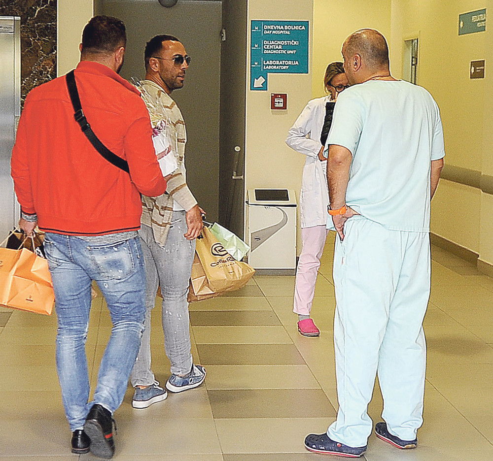 Veljko se ne odvaja od sina i Seke