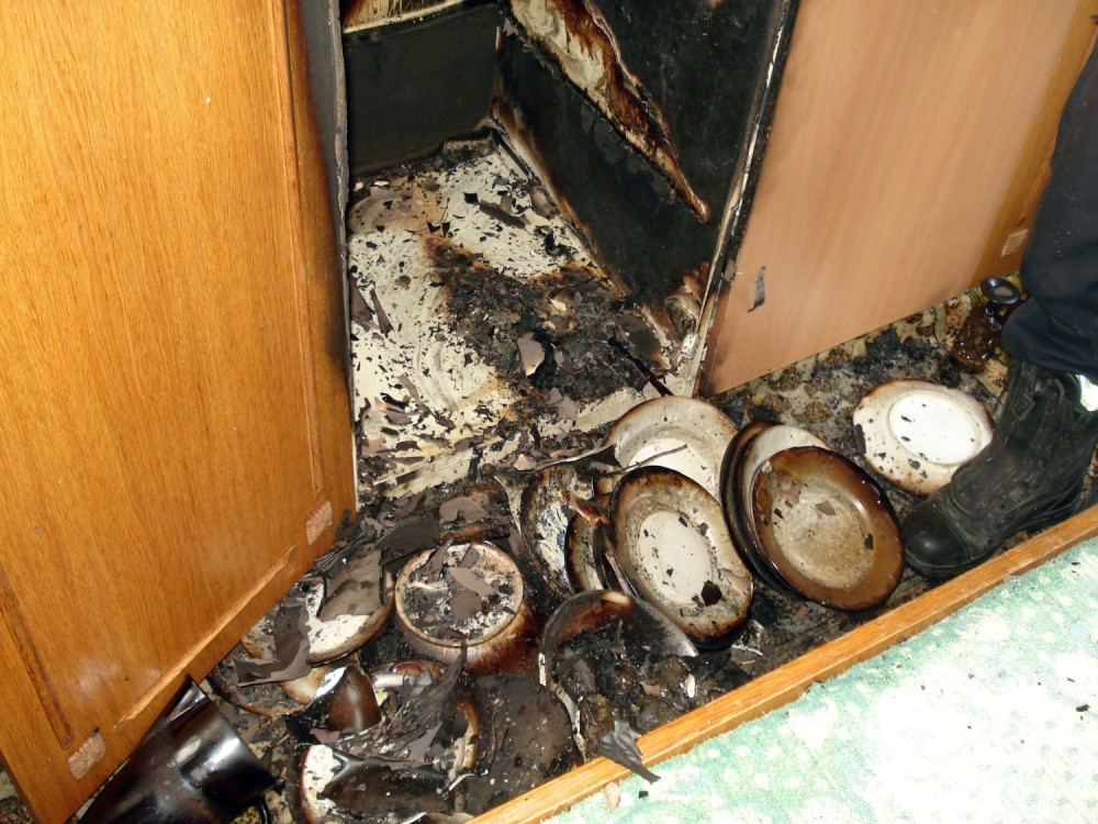 Nišlijka kandilom zapalila stan (FOTO)