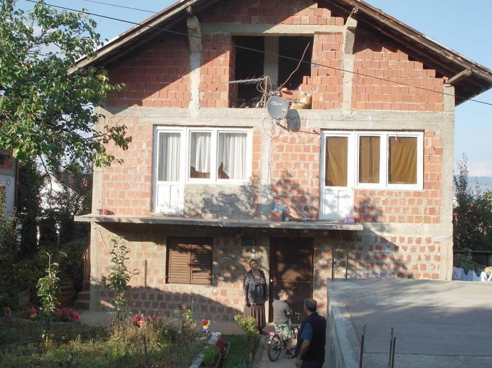 Devojčica pala sa terase! (FOTO)