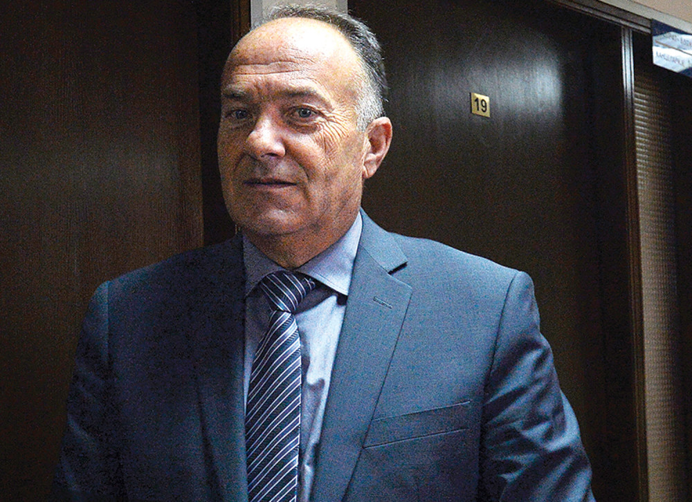 Prosvetari pozvali ministra da hitno reši problem!