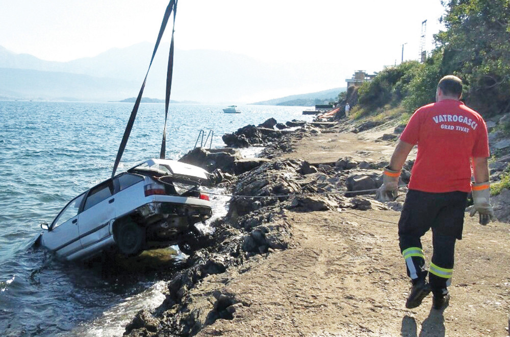 Krenula po muža, pa autom upala u more!