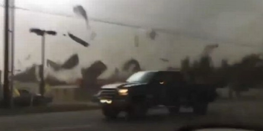 Ovako izgleda kada se vozi kroz tornado (VIDEO)