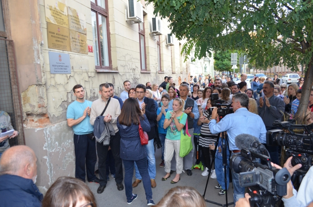 Zrenjaninci protestovali zbog usvajanja dečaka