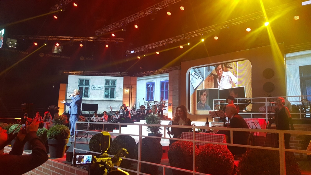 Tomine pesme se orile Arenom