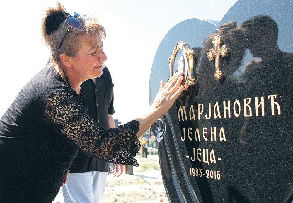 Jelenina majka jedva živa zbog bolova