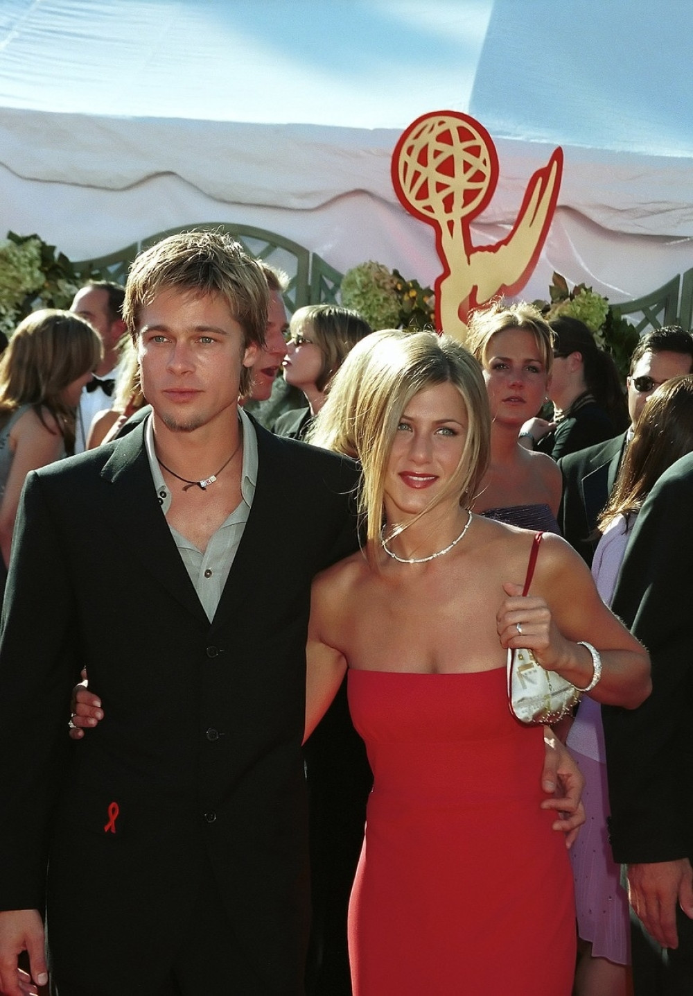 Slika pomirenja Dženifer i Breda oduševila svet, a iza svega se krije prevara!