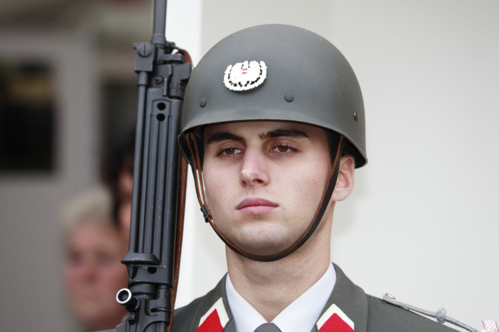 Na rast kriminala odgovoriti strogom politikom azila