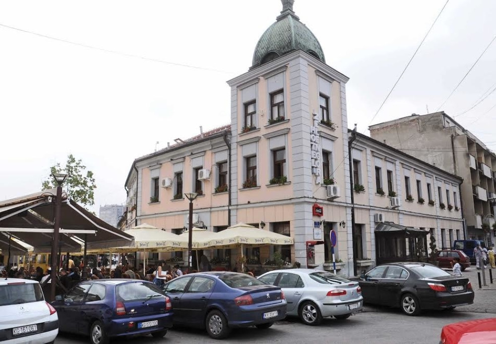 Tražio sobu, dobio nož