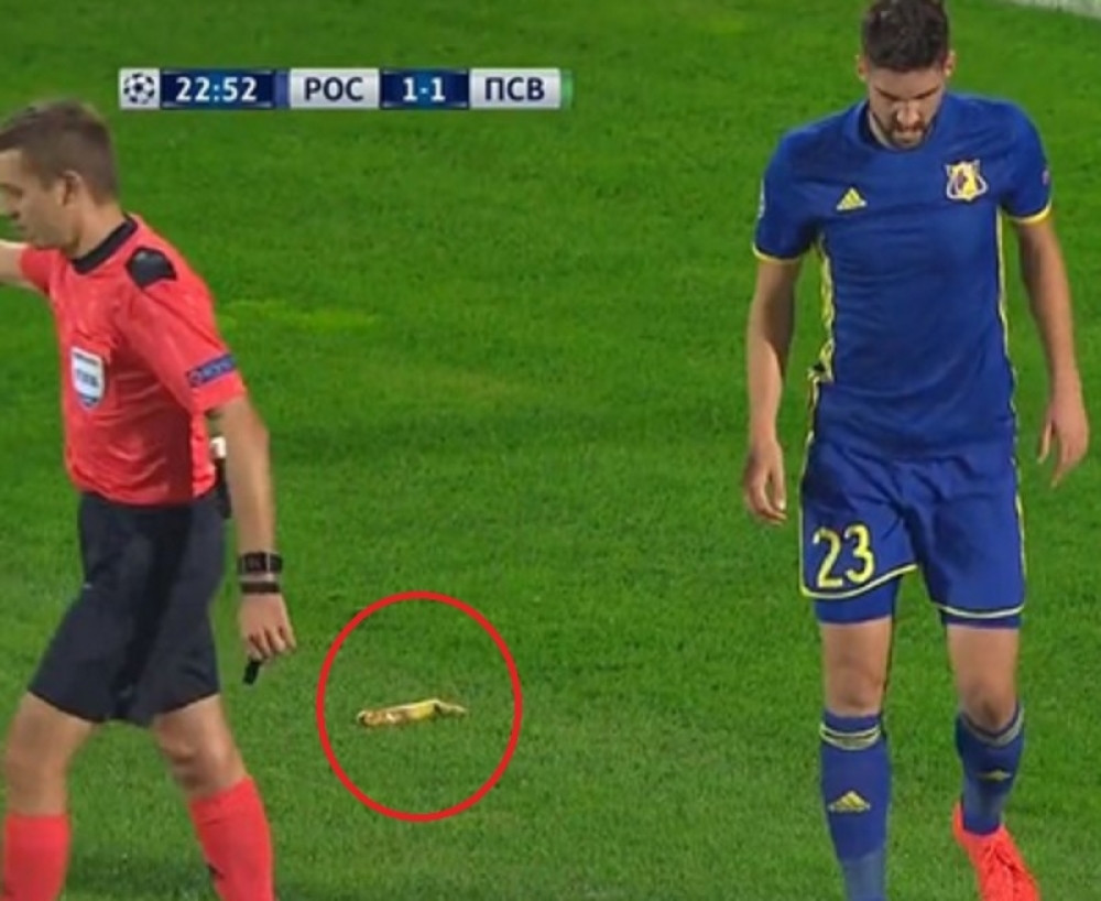 Bačena banana na teren za vreme meča Lige šampiona