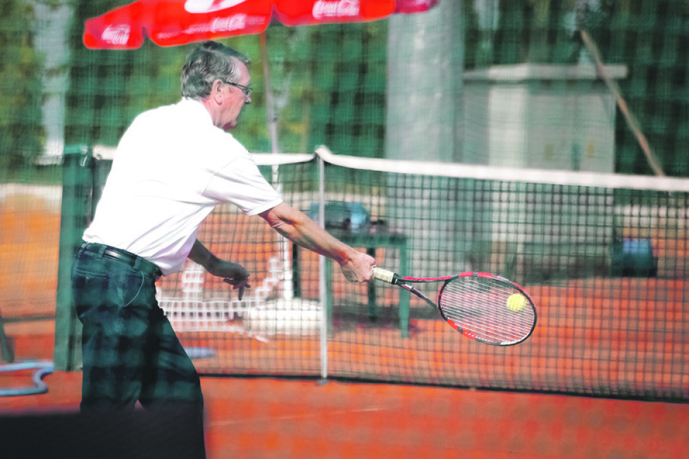 Čepurin servira kao Kafeljnikov