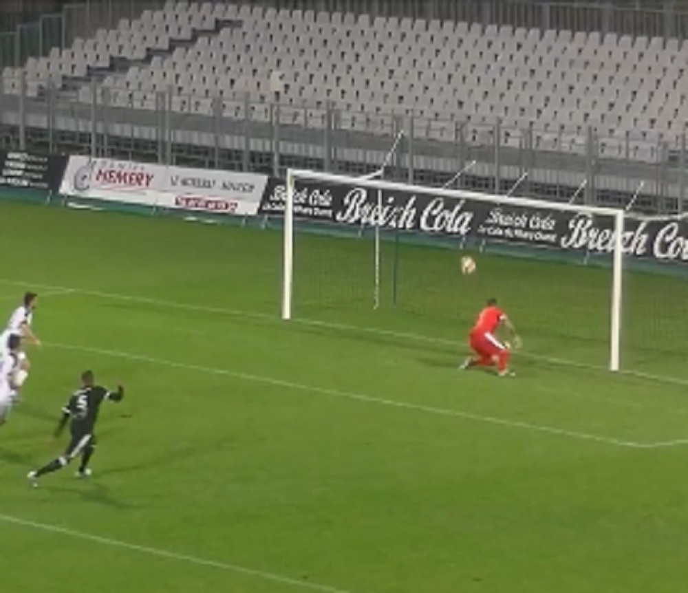 Da li je ovo najbolje odbranjen penal ikada (VIDEO)