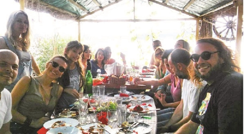 Trudnu Danijelu iznenadio muž (FOTO)