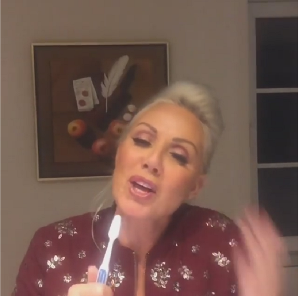 Marija naterala Brenu da peva u kupatilu! (VIDEO)