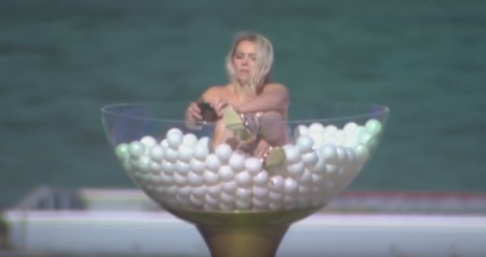 Gola devojka "upala" u jutarnji program! (VIDEO)