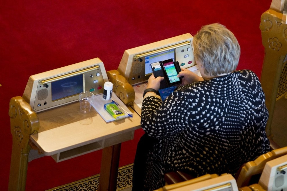 Premijerka juri Pokemone (VIDEO)