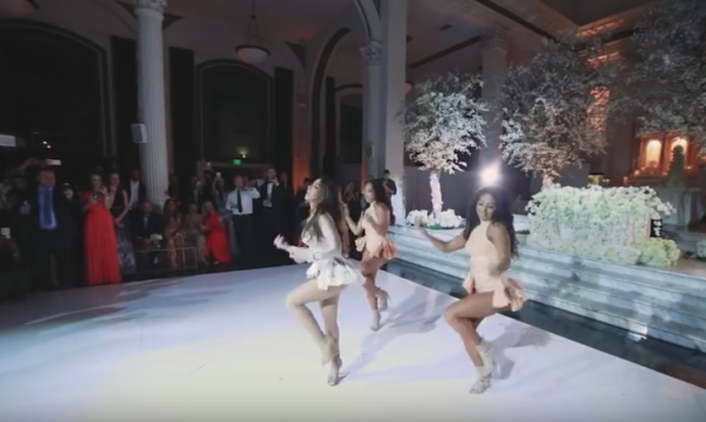 Mlada se skinula, pa svatovima priuštila seksi ples! (VIDEO)