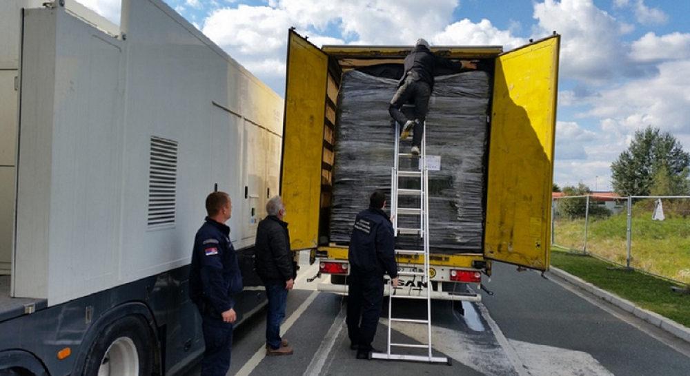 Migranti se krili u kamionu (FOTO)