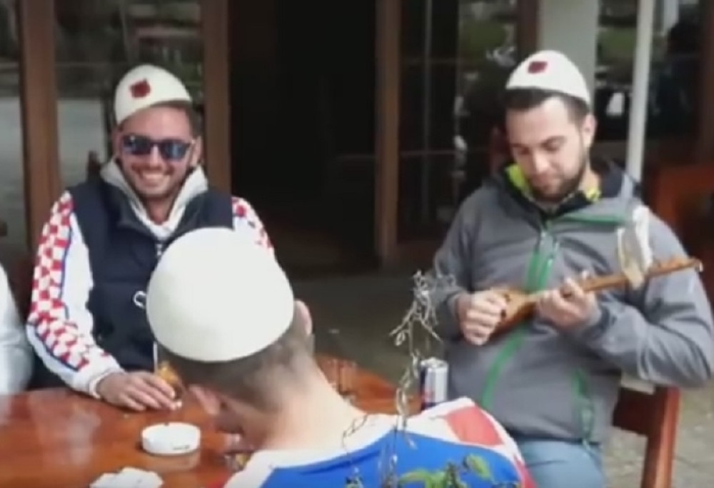 Hrvatski i albanski navijači zajedno vređali Srbiju (VIDEO)