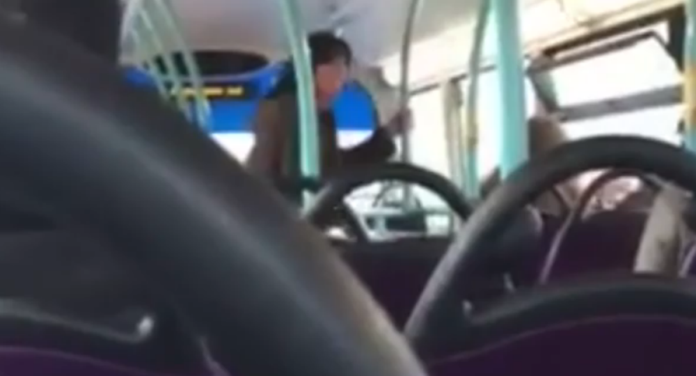 Urnebesna svađa dve žene u autobusu oko prozora! (VIDEO)