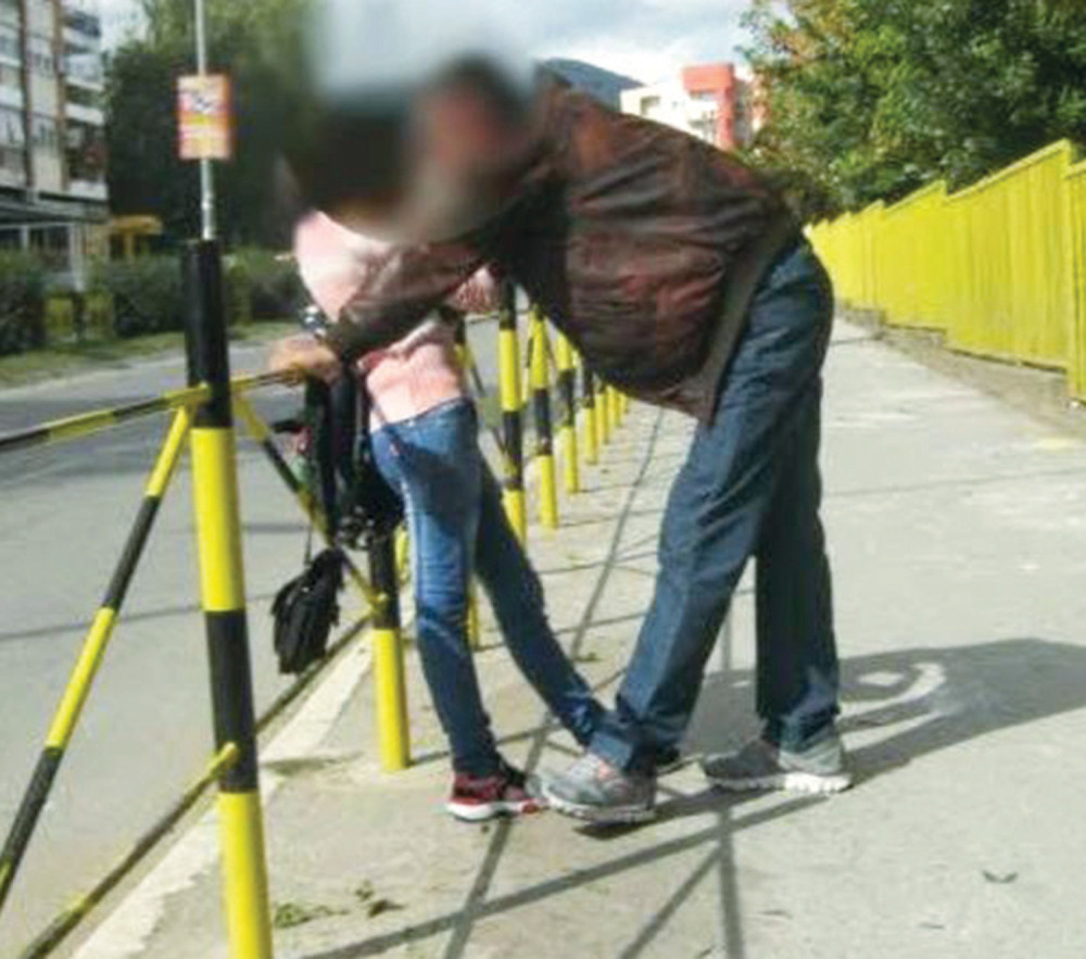 Nasrtao na devojčicu (13) pred đacima