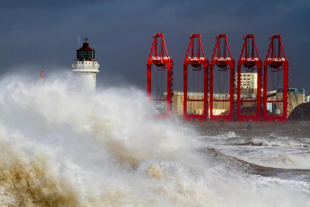 Metju pustoši Floridu