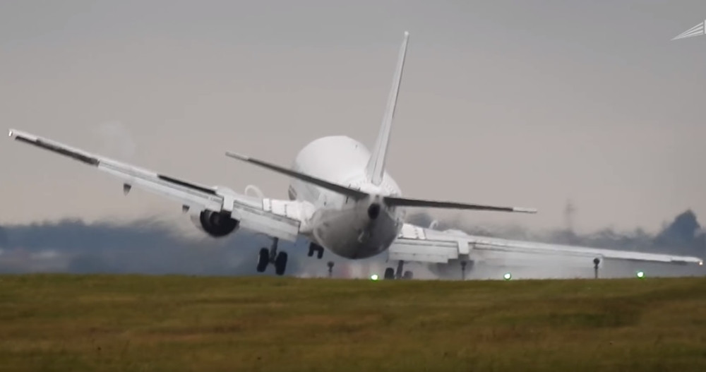 Hrabrom odlukom sprečio tragediju na aerodromu (VIDEO)