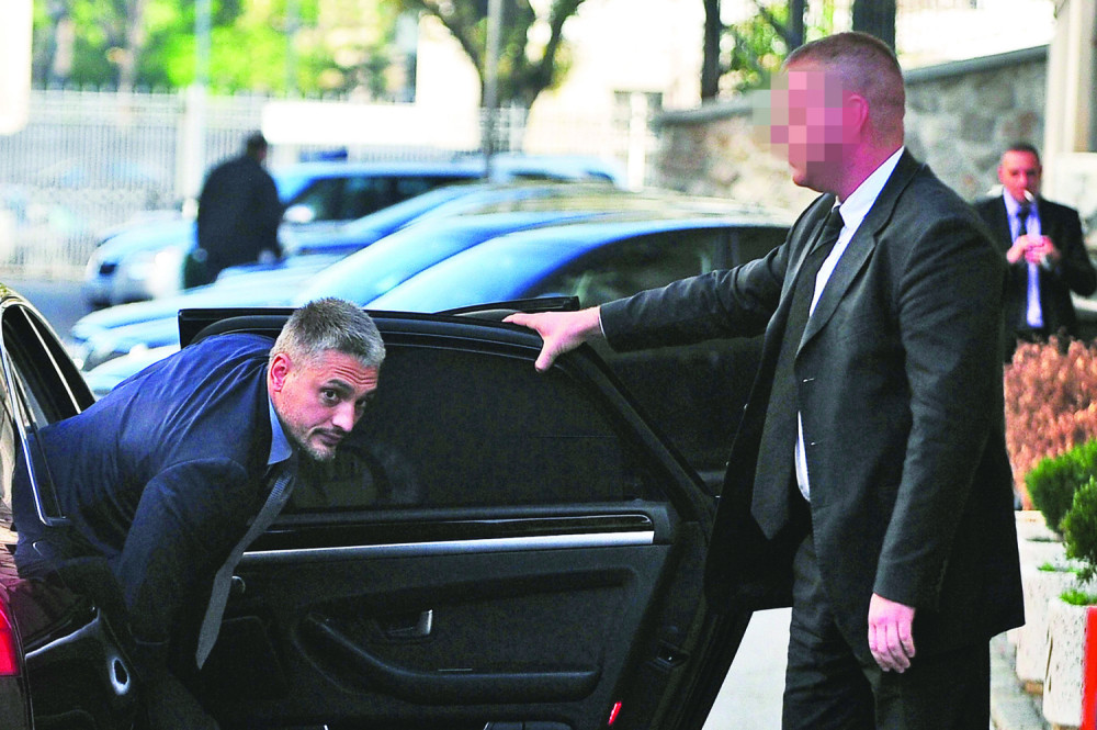 Čedina gorila zveknula babu!