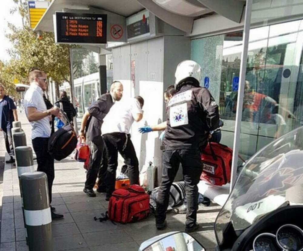 Pucao po prolaznicima iz automobila