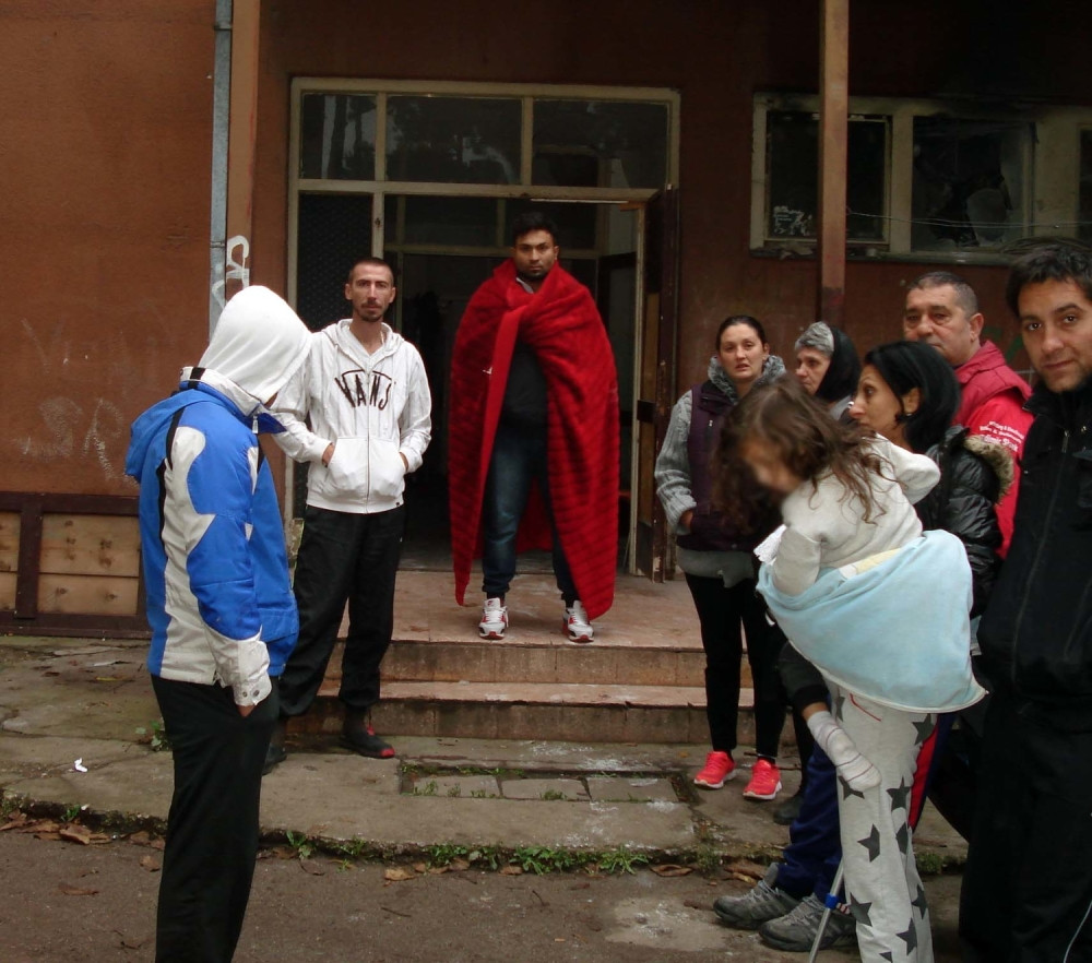 Beba i starica se nagutali dima!