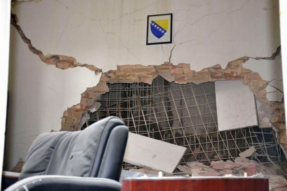 Pala zgrada na generalštab vojske BiH!