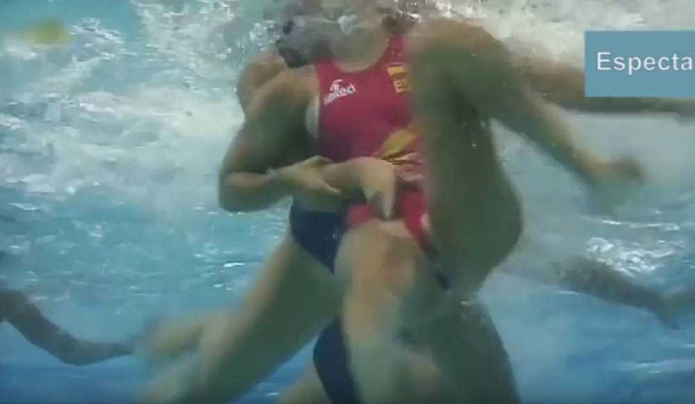 Evo šta vaterpolistkinje rade ispod vode! (VIDEO)