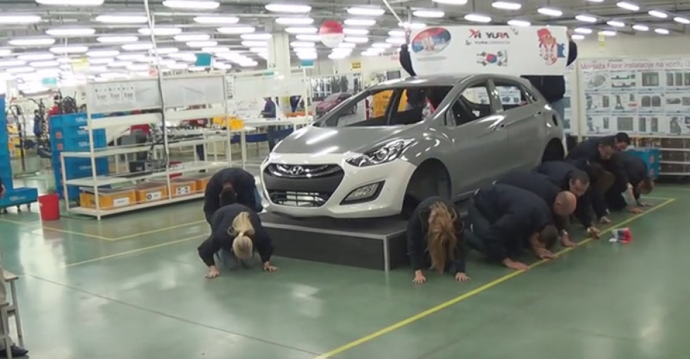 Srpski radnici u Juri kleče pred korejskim gazdama! (VIDEO)