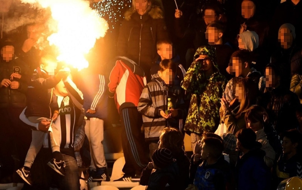 Bakljom ugrozio život deteta (FOTO)