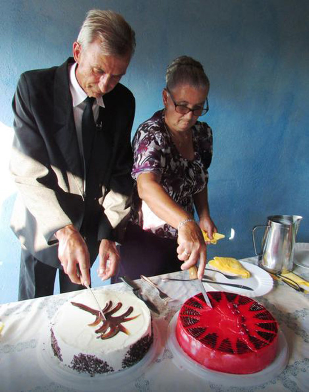 Prvo se sahranili, pa sami sebi organizovali pomen!