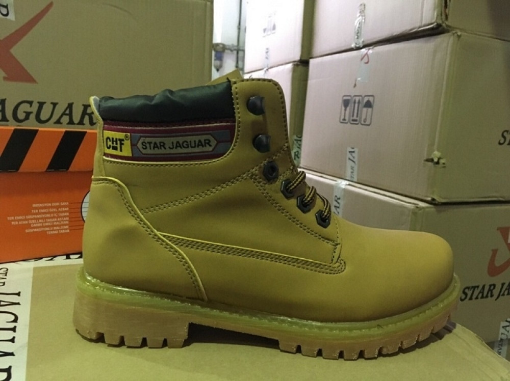 Zaplenjene falš cipele! (FOTO)