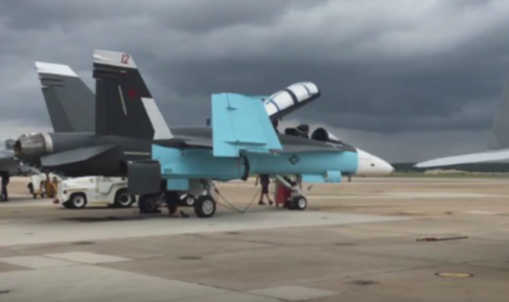 Ameri obojili avione kao Rusi, pa tuku Siriju? (VIDEO)