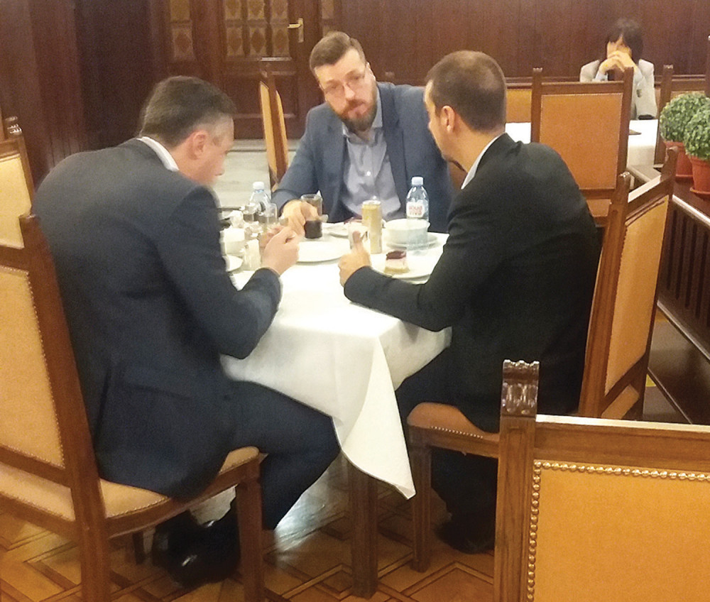 Dveri baš vole čizkejk!