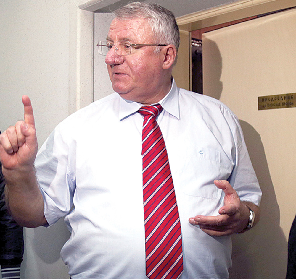 Šešelju niko ne sme uši da izvuče