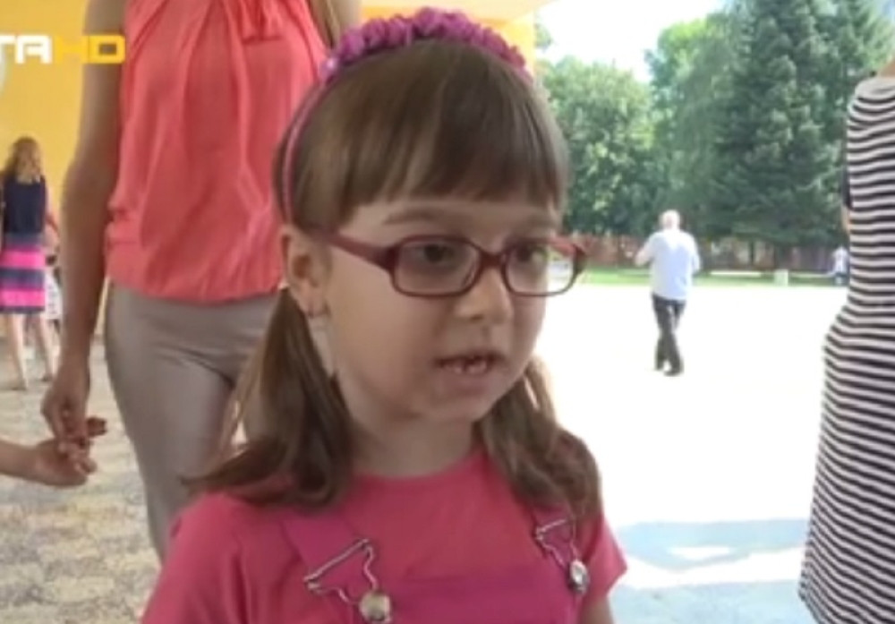 Devojčicina pesma hit na internetu (VIDEO)