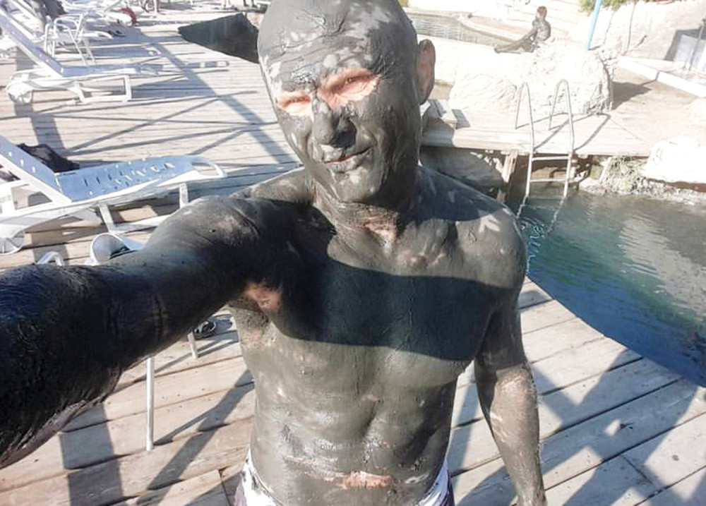 Mili se go potopio u blato!