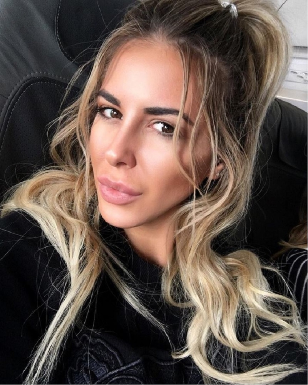 Zoranah prodaje prljave patike preko interneta po paprenim cenama?