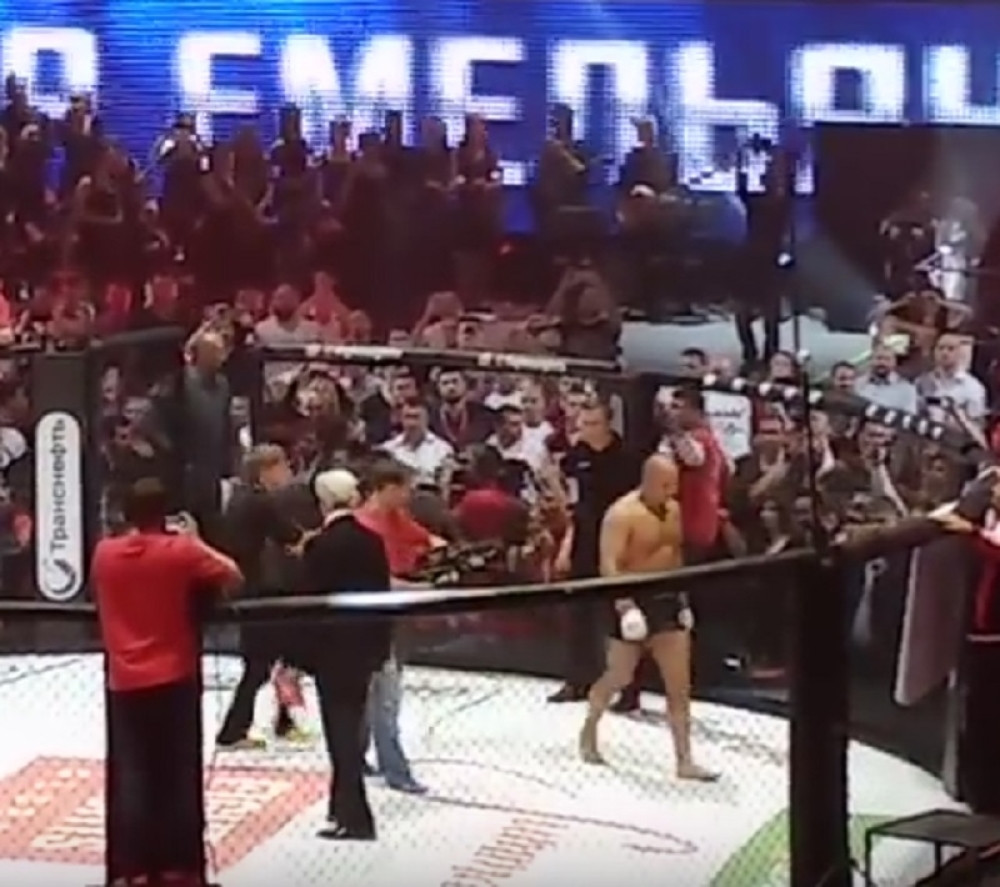 Ušao u ring uz pesmu Vladike Nikolaja (VIDEO)